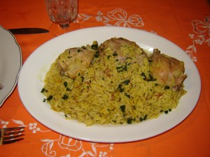 Pollo con arroz al azafrán